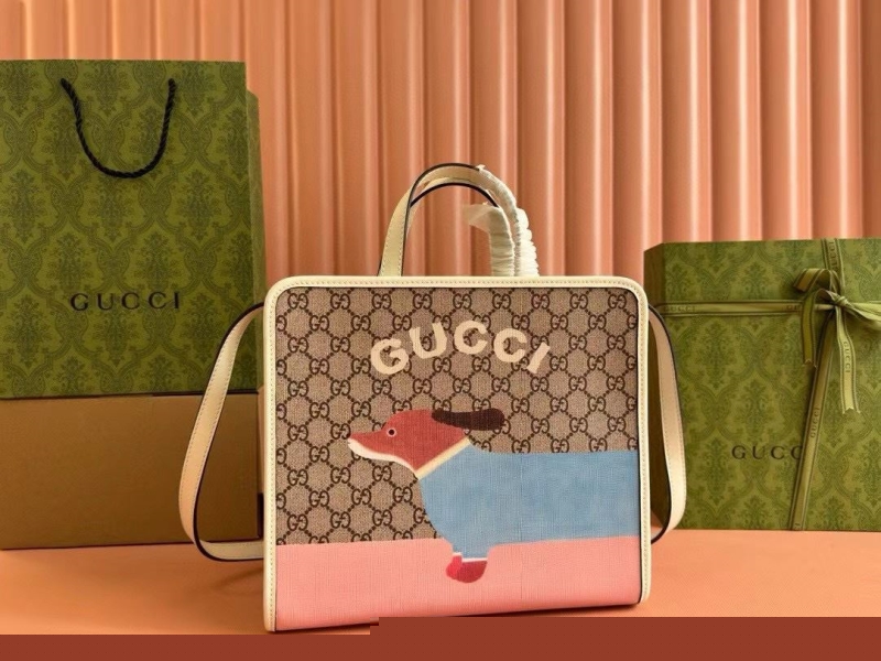 G*u*i shopping bags